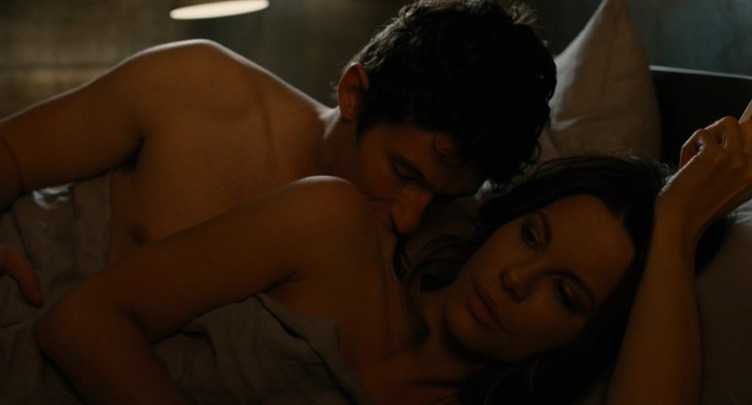 Kate Beckinsale, Kiersey Clemons – The Only Living Boy in New York (2017)  nude photo