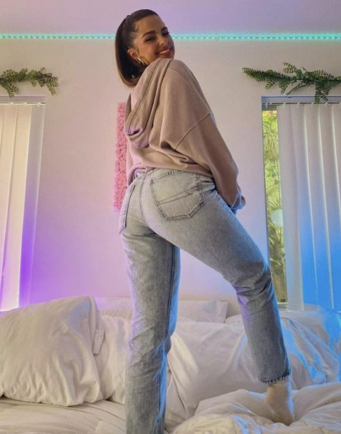 Addison Rae Booty In Jeans  nude photo