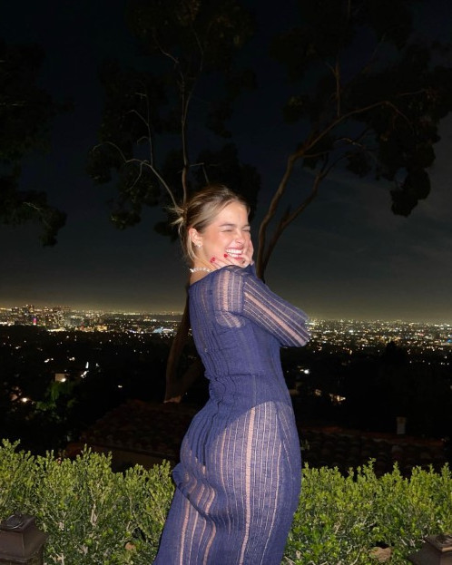 Addison Rae Happy  nude photo