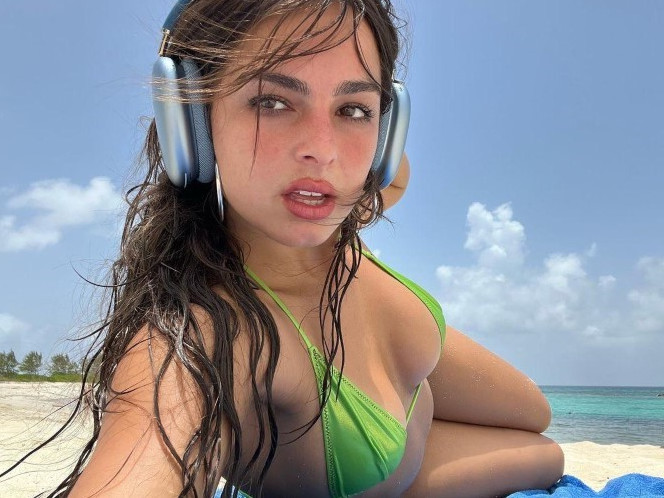 Addison Rae Headphones At The Beach  nude photo