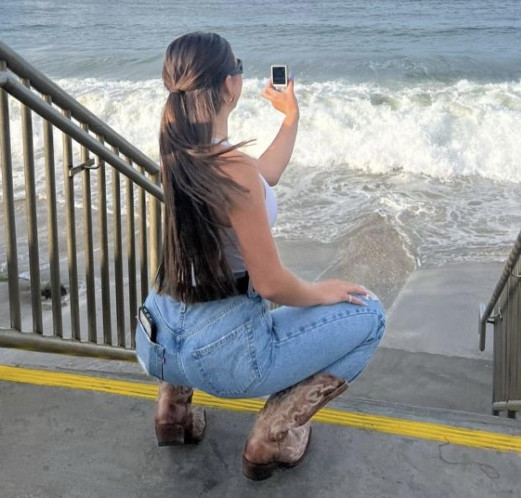 Addison Rae In Jeans  nude photo