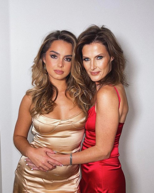 Addison Rae Mother Daughter Duo  nude photo