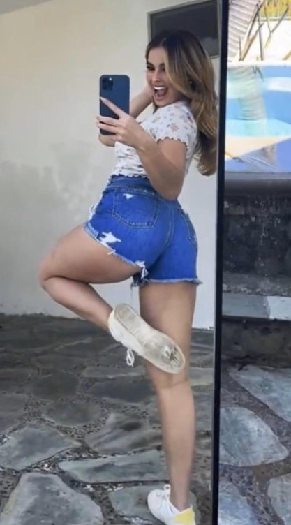 Addison Rae Sexy Shorts  nude photo