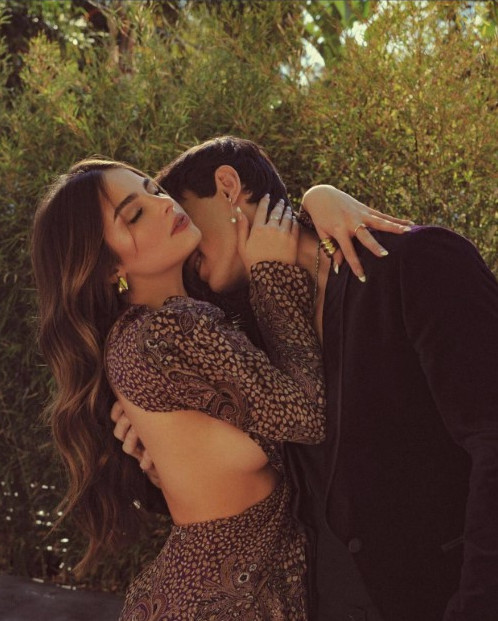 Addison Rae Side Boob  nude photo