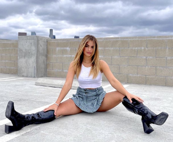 Addison Rae So Flexible  nude photo