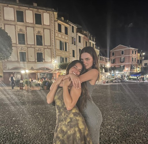 Addison Rae With Her Friend Charlotte  nude photo