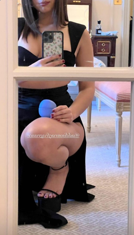 Addison Rae Yummy  nude photo