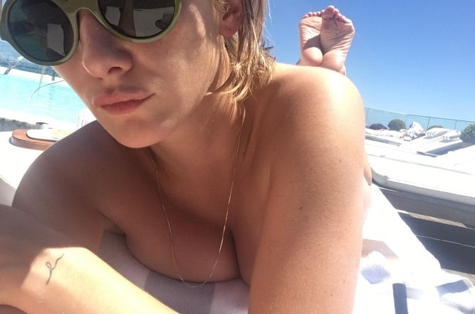 Addison Timlin Topless Sexy Selfie  nude photo