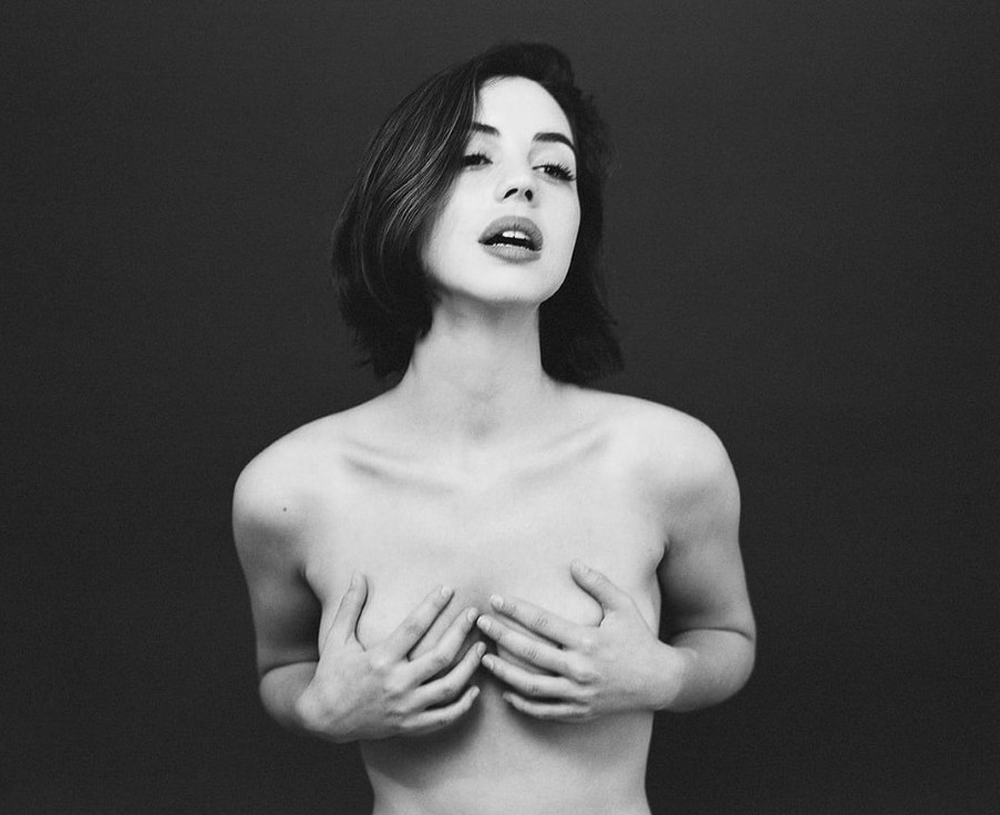Adelaide Kane Posing Braless  nude photo