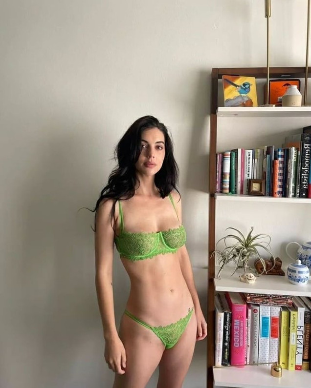 Adelaide Kane Sexy In Green Bikini  nude photo