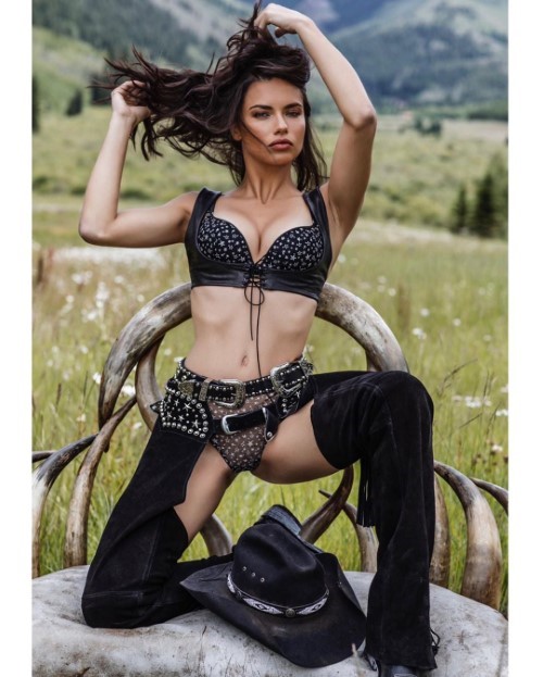 Adriana Lima  nude photo