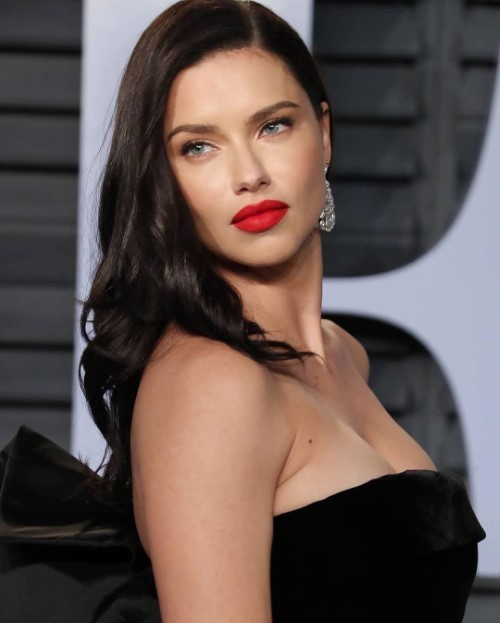 Adriana Lima nude photo