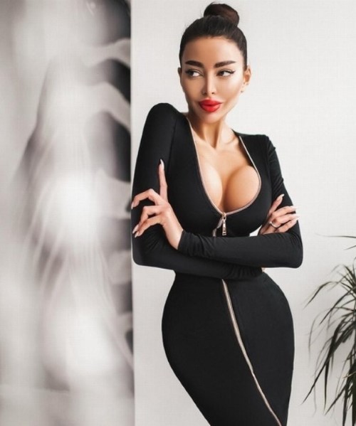 Alena Omovich  nude photo