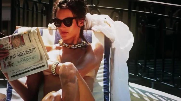 Alessandra Ambrosio  nude photo