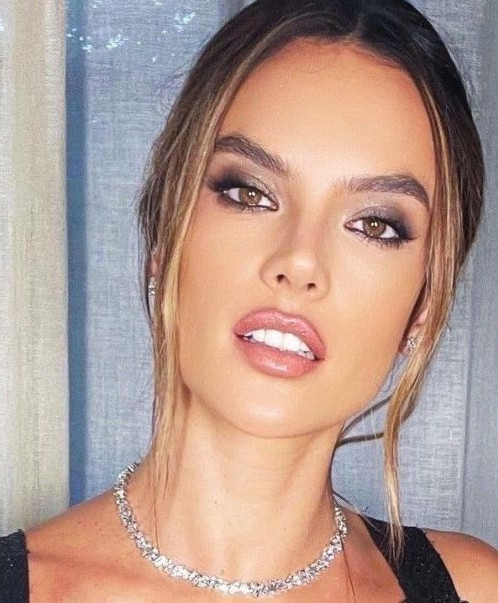 Alessandra Ambrosio  nude photo