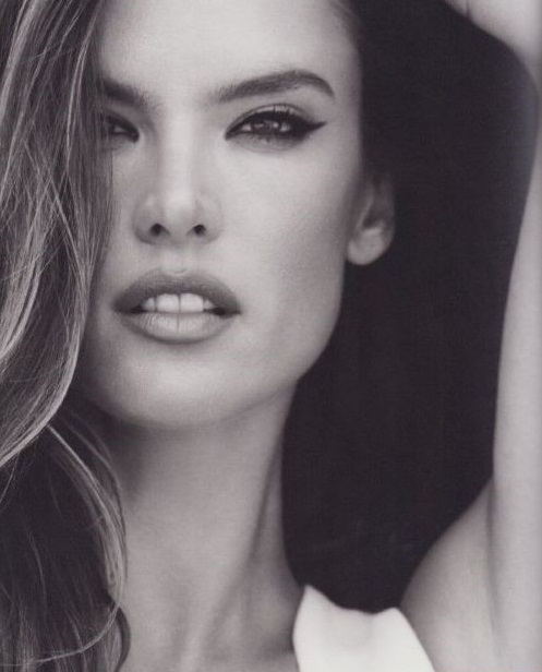 Alessandra Ambrosio  nude photo