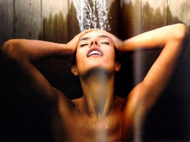 Alessandra Ambrosio  nude photo