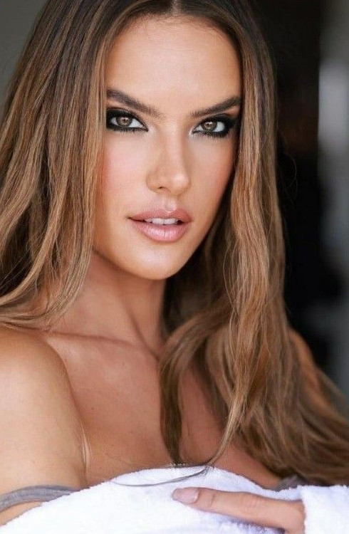 Alessandra Ambrosio  nude photo