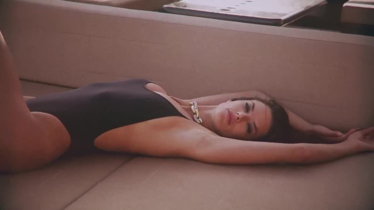 Alessandra Ambrosio nude photo