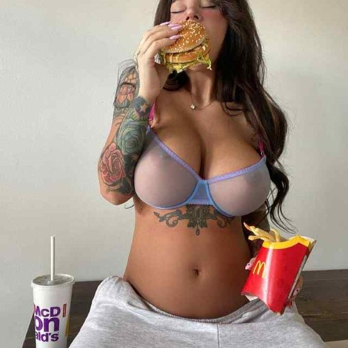 Alex Mucci nude photo