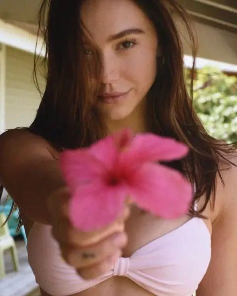 Alexis Ren  nude photo