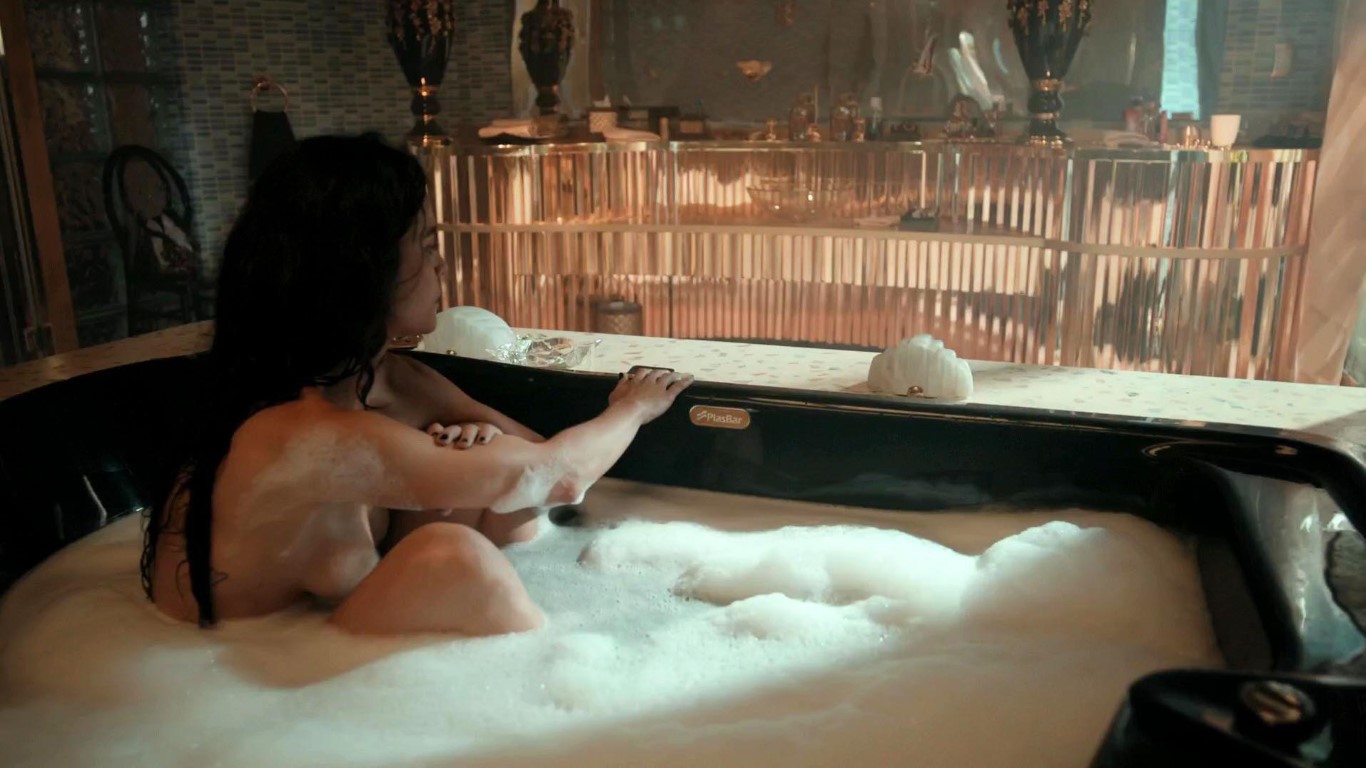 Alice Braga Naked In Bath Hot Scene  nude photo