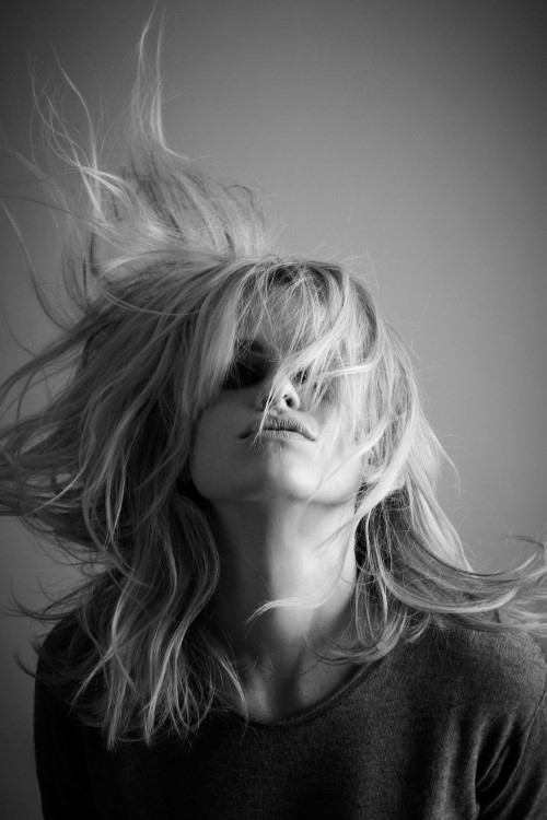 Alice Eve  nude photo