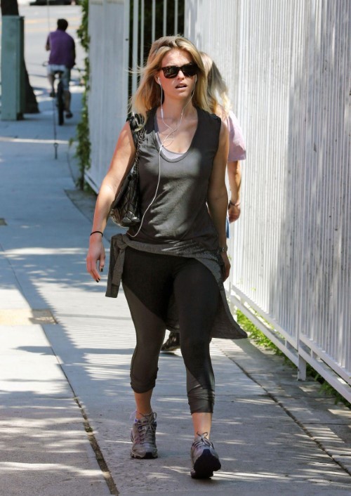 Alice Eve  nude photo