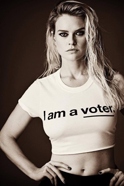 Alice Eve Black White Photo  nude photo