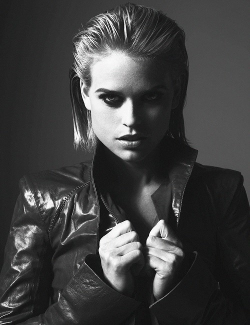 Alice Eve Blackwhite  nude photo