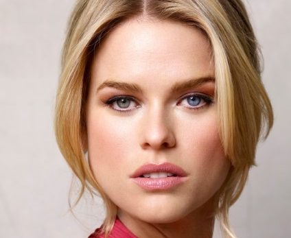 Alice Eve Close Up  nude photo