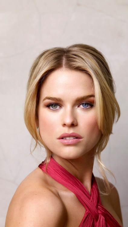 Alice Eve Close Up  nude photo