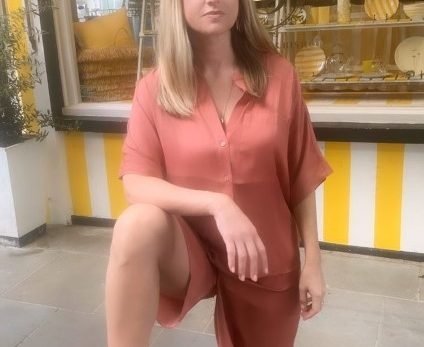 Alice Eve Getting A Leg Up  nude photo