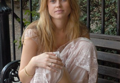 Alice Eve Natural Look  nude photo