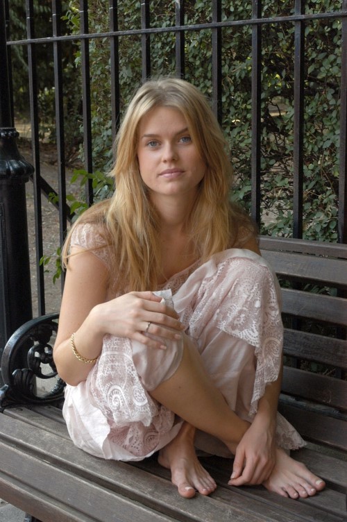 Alice Eve Natural Look  nude photo