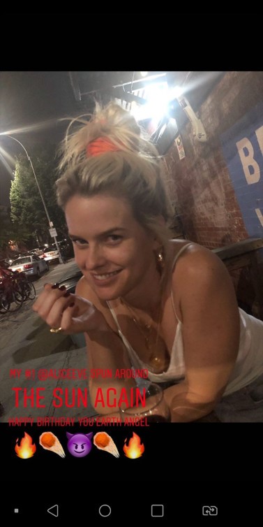 Alice Eve Smiling  nude photo