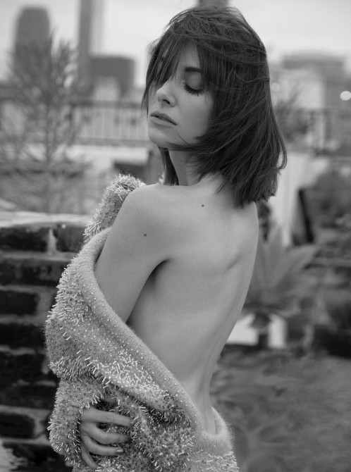 Alison Brie Bw  nude photo