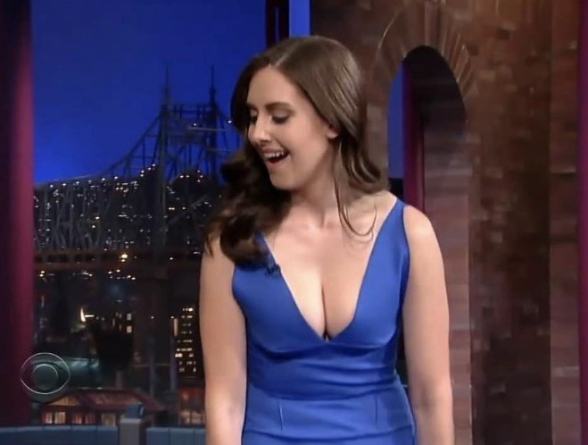 Alison Brie Cleavage Queen  nude photo