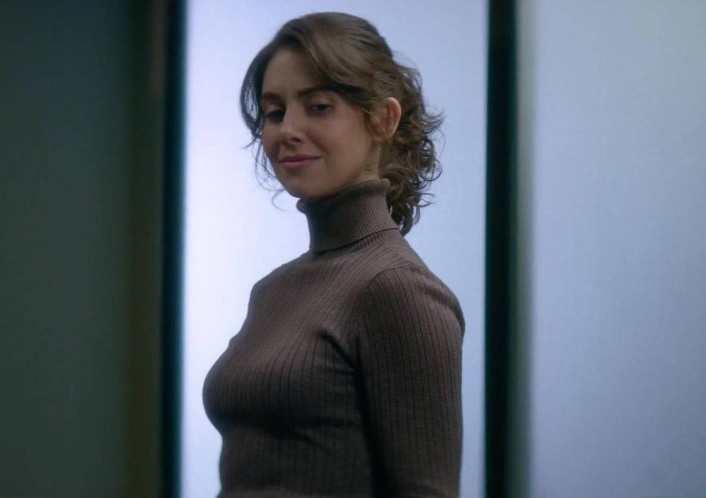 Alison Brie Glow  nude photo