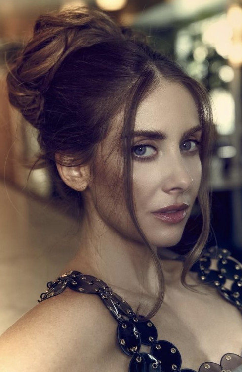 Alison Brie Incredible Eyes In Instagram Post  nude photo