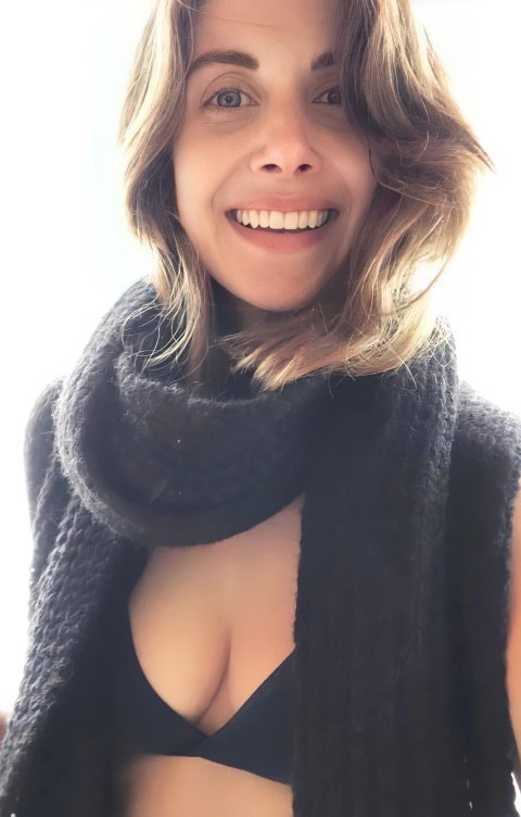 Alison Brie Outfit Game Strong  nude photo