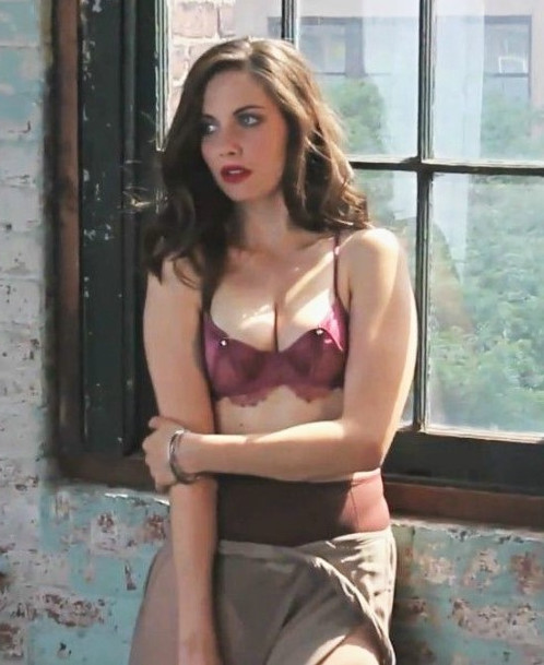 Alison Brie Scorching Hot  nude photo