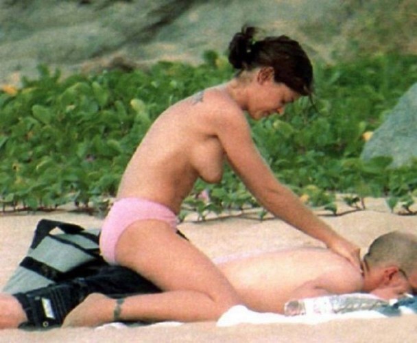 Alyssa Milano Oops  nude photo