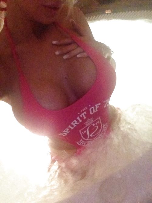 Amanda Breden  nude photo