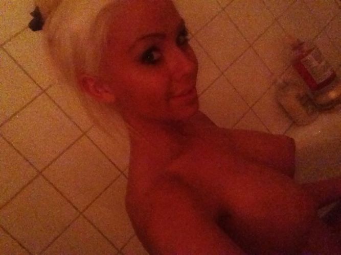 Amanda Bredén  nude photo