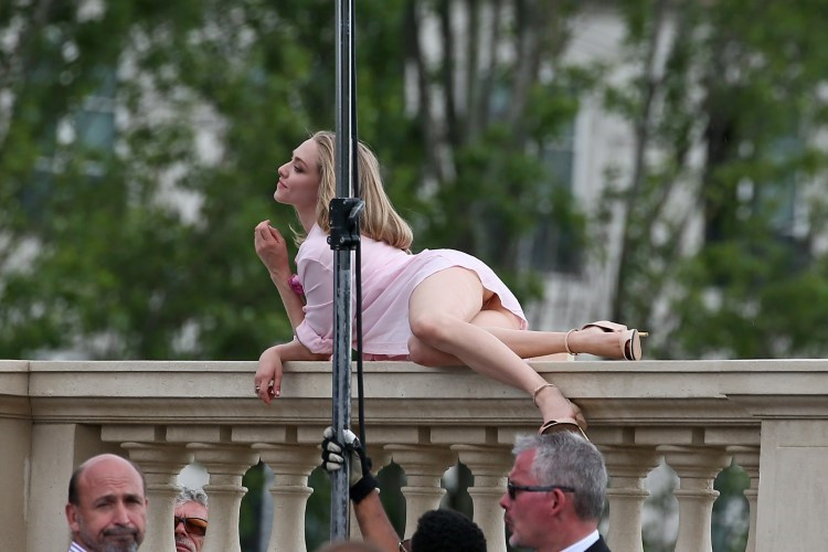 Amanda Seyfried 122 Bts Paris Photoshoot 26  nude photo
