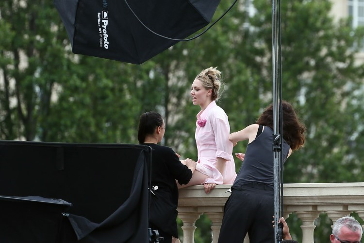 Amanda Seyfried 122 Bts Paris Photoshoot 44  nude photo