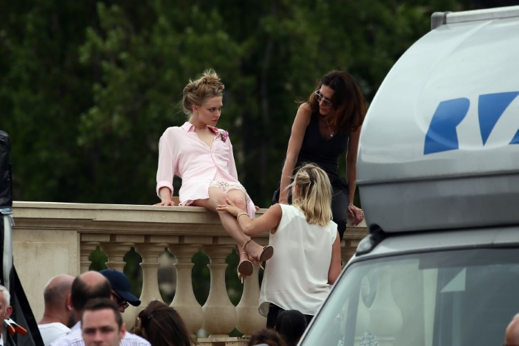 Amanda Seyfried 122 Bts Paris Photoshoot 47  nude photo