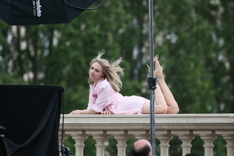 Amanda Seyfried 122 Bts Paris Photoshoot 54  nude photo