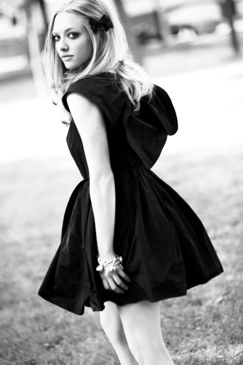 Amanda Seyfried 280 Looking Back  nude photo